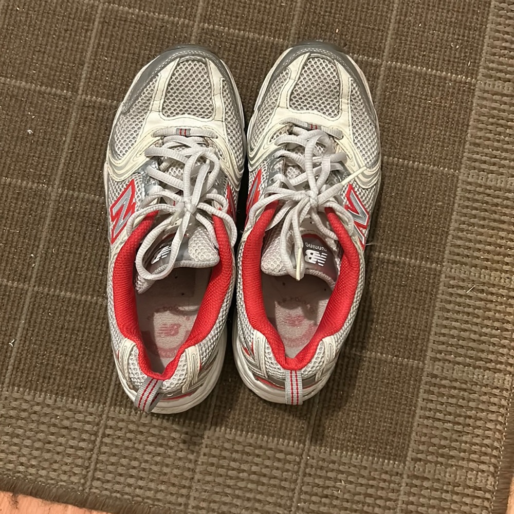 New balance tennis shoes